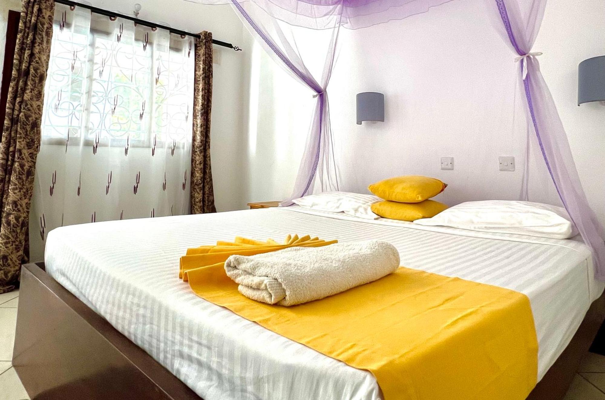 Papillon Garden Bar Villas Bamburi Exterior photo