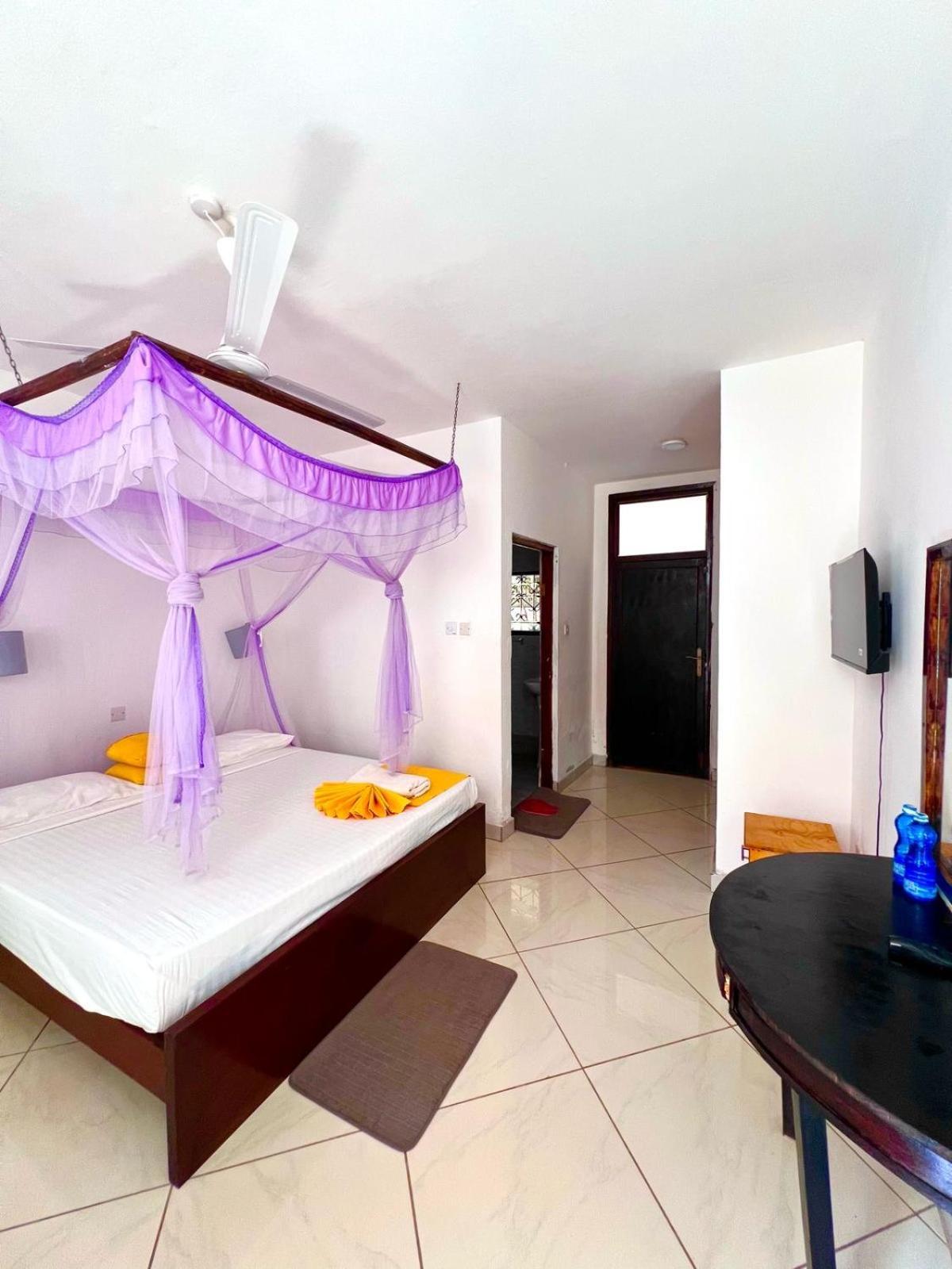 Papillon Garden Bar Villas Bamburi Exterior photo