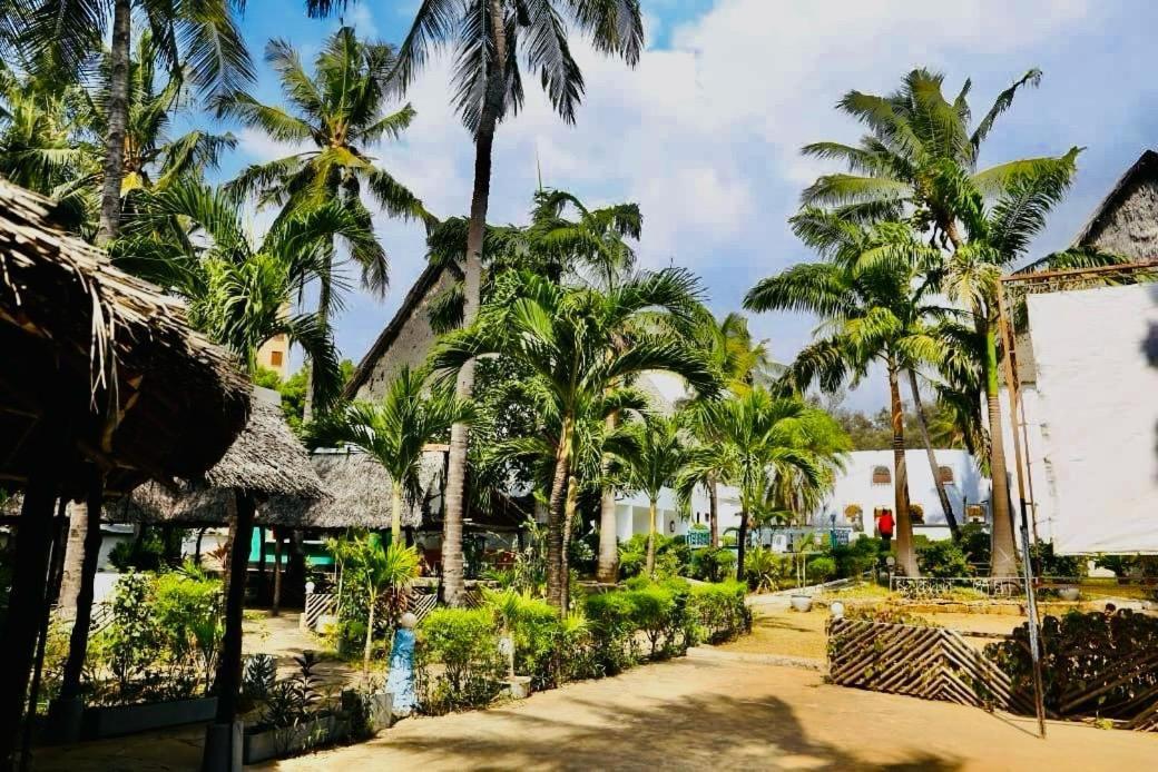 Papillon Garden Bar Villas Bamburi Exterior photo