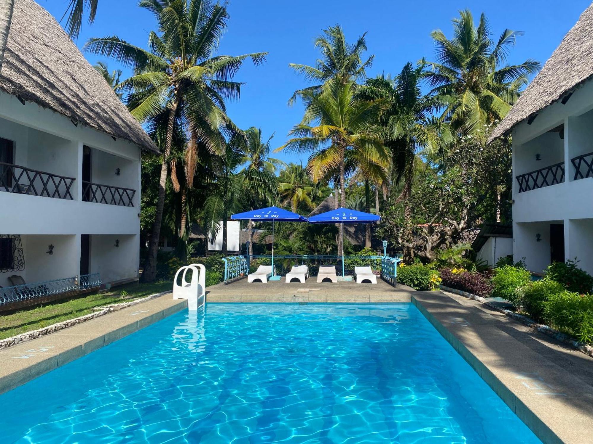 Papillon Garden Bar Villas Bamburi Exterior photo