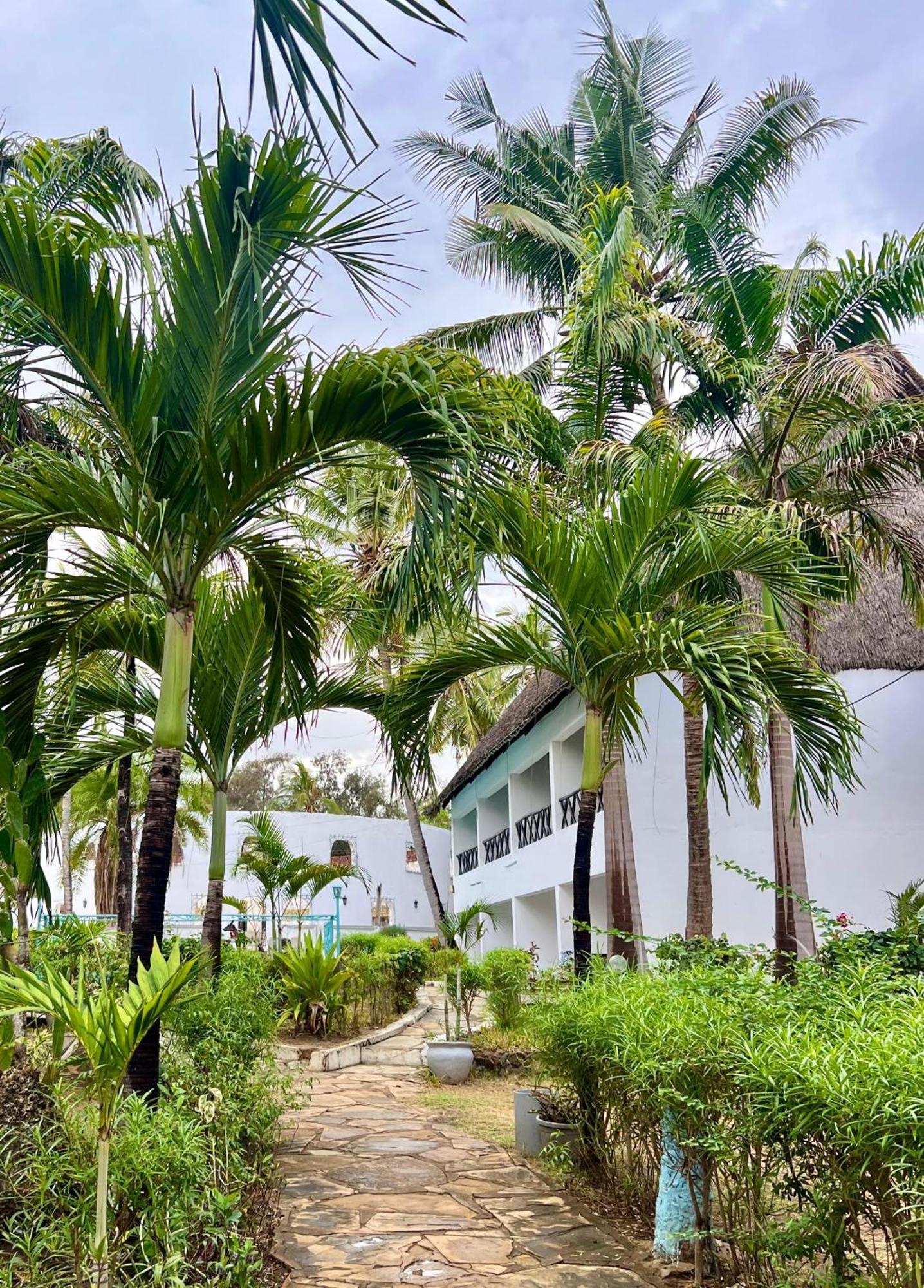 Papillon Garden Bar Villas Bamburi Exterior photo