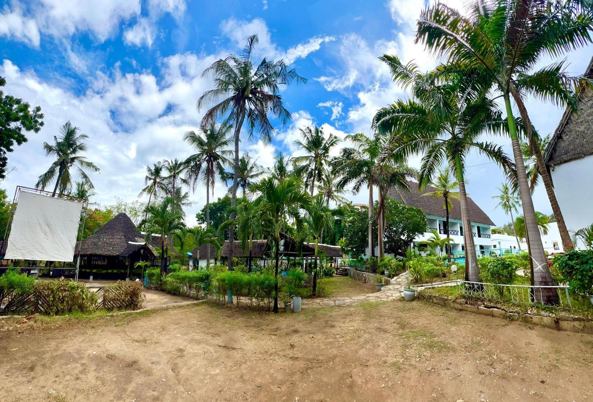 Papillon Garden Bar Villas Bamburi Exterior photo