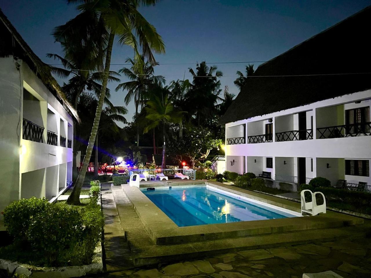 Papillon Garden Bar Villas Bamburi Exterior photo