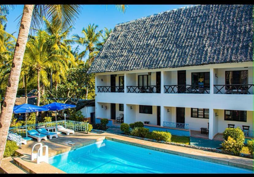 Papillon Garden Bar Villas Bamburi Exterior photo