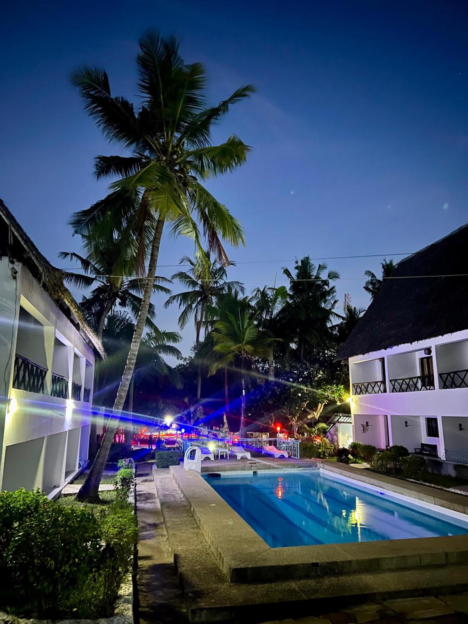 Papillon Garden Bar Villas Bamburi Exterior photo