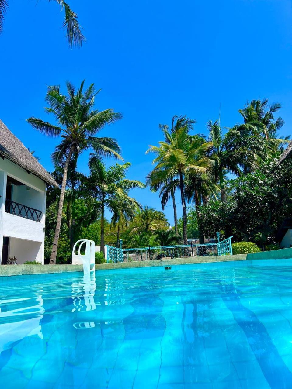 Papillon Garden Bar Villas Bamburi Exterior photo